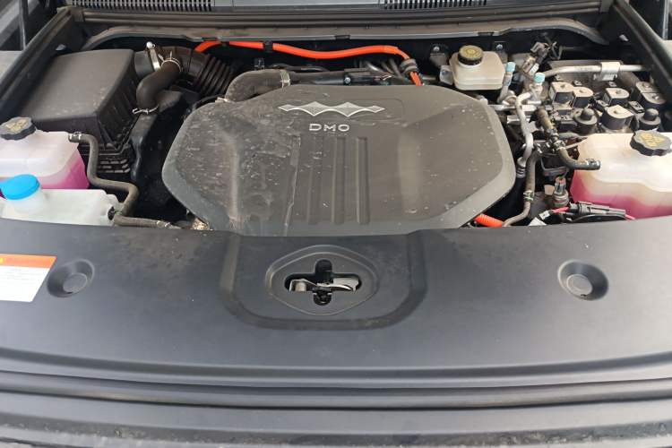 Used Formula Leopard 5 2023 Explore Edition Engine Bay