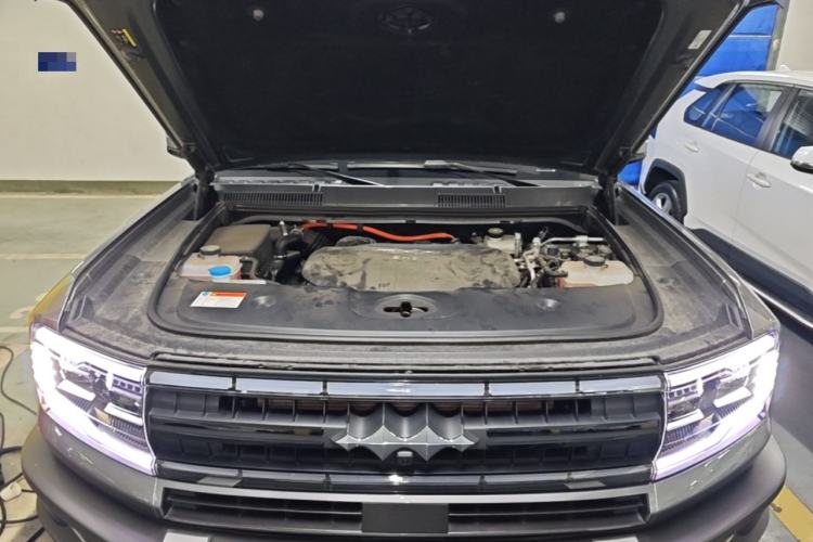Used Formula Leopard 5 2023 Navigator Edition Engine Bay