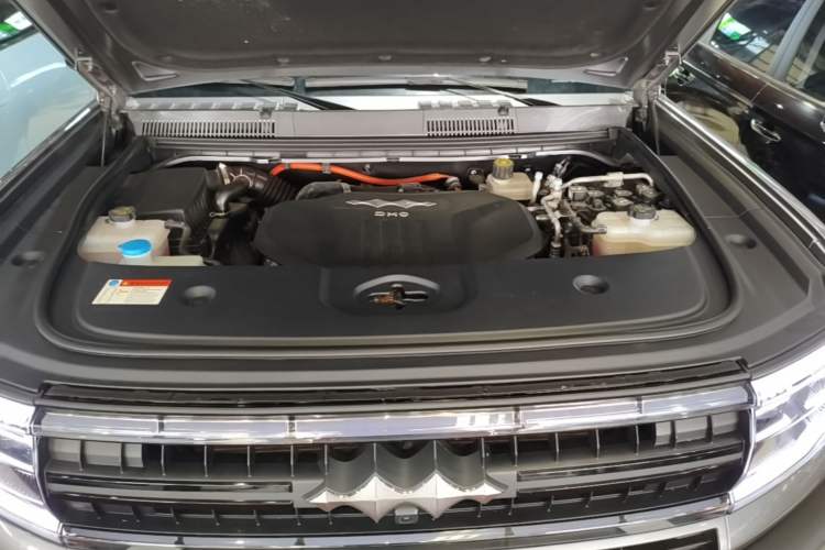 Used Formula Leopard 5 2023 Navigator Edition Engine Bay