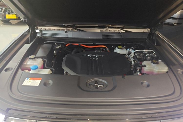 Used Formula Leopard 5 2023 Navigator Edition Engine Bay