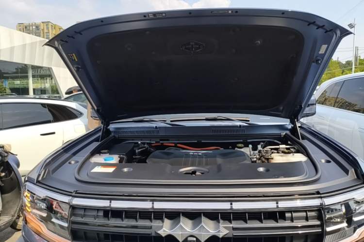 Used Formula Leopard 5 2023 Cloud Ride Flagship Edition Engine Bay