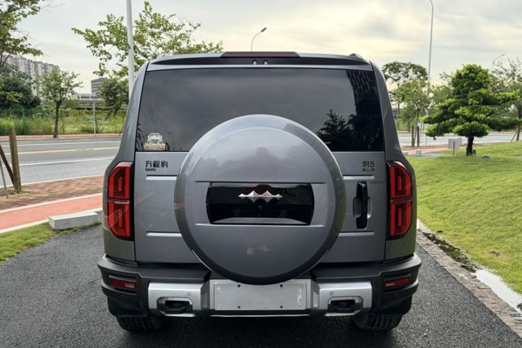 Used Formula Leopard 5 2023 Navigator Edition Exterior 2