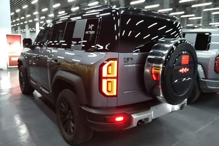 Used Formula Leopard 5 2023 Navigator Edition Exterior 2