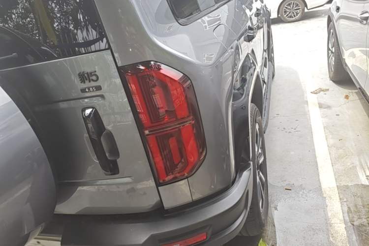 Used Formula Leopard 5 2023 Navigator Edition Exterior 3