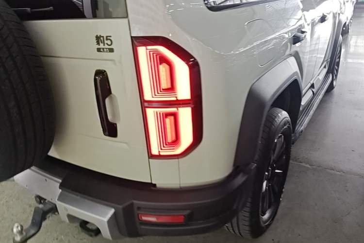 Used Formula Leopard 5 2023 Navigator Edition Exterior 3