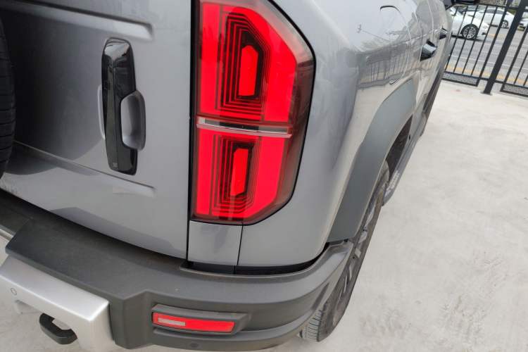 Used Formula Leopard 5 2023 Navigator Edition Exterior 3