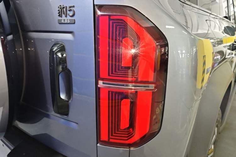 Used Formula Leopard 5 2023 Navigator Edition Exterior 3