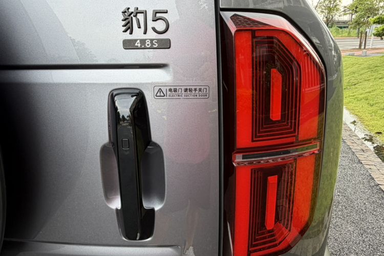 Used Formula Leopard 5 2023 Navigator Edition Exterior 5