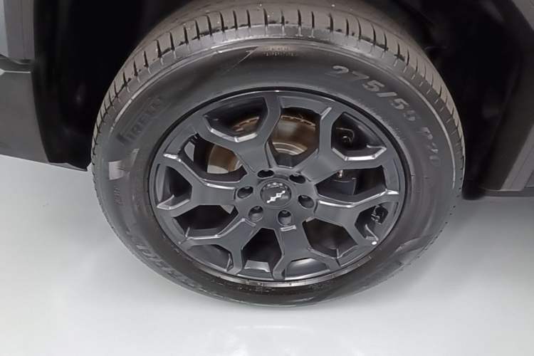Used Formula Leopard 5 2023 Cloud Ride Flagship Edition Exterior 5