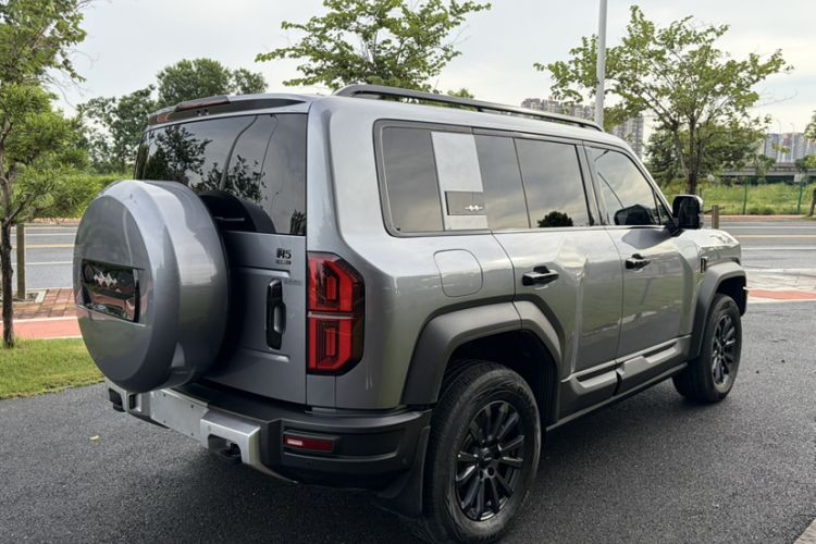 Used Formula Leopard 5 2023 Navigator Edition Exterior 8