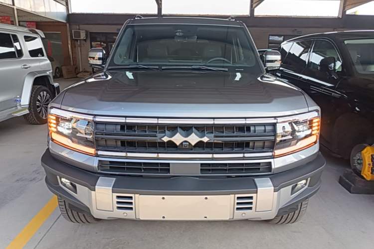 Used Formula Leopard 5 2023 Navigator Edition Front