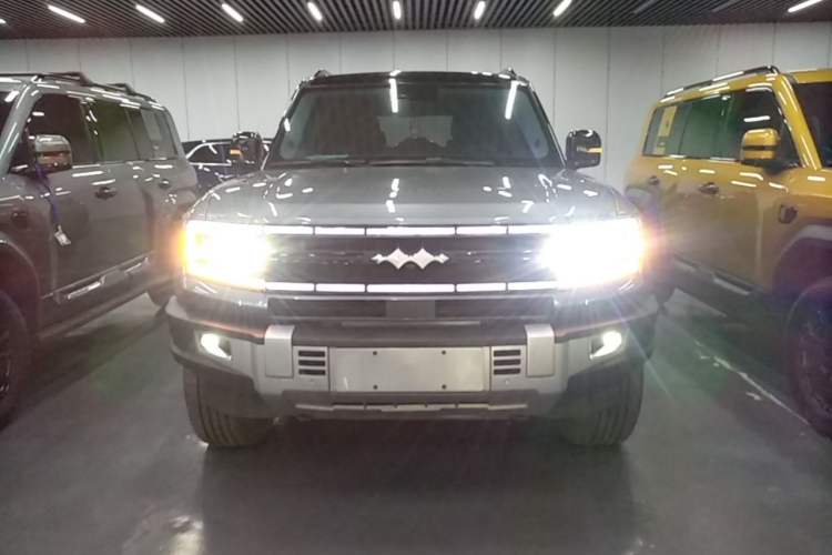 Used Formula Leopard 5 2023 Navigator Edition Front