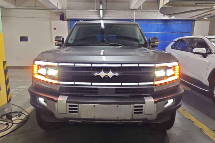 Used Formula Leopard 5 2023 Navigator Edition Front