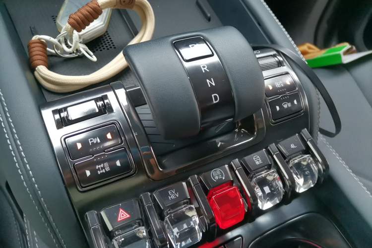 Used Formula Leopard 5 2023 Explore Edition Gear Lever