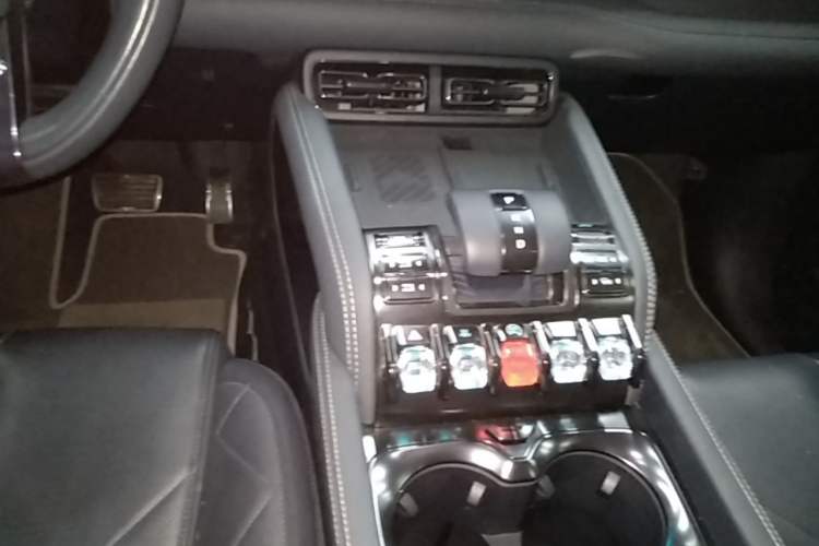 Used Formula Leopard 5 2023 Navigator Edition Gear Lever