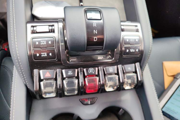 Used Formula Leopard 5 2023 Navigator Edition Gear Lever
