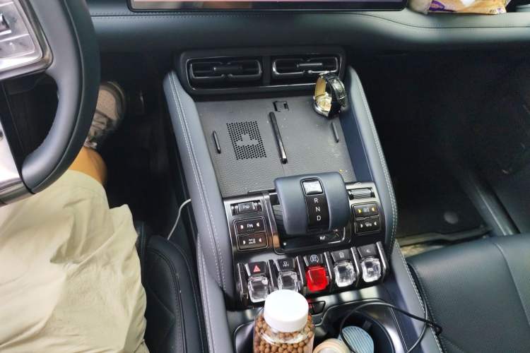 Used Formula Leopard 5 2023 Explore Edition Gear Lever