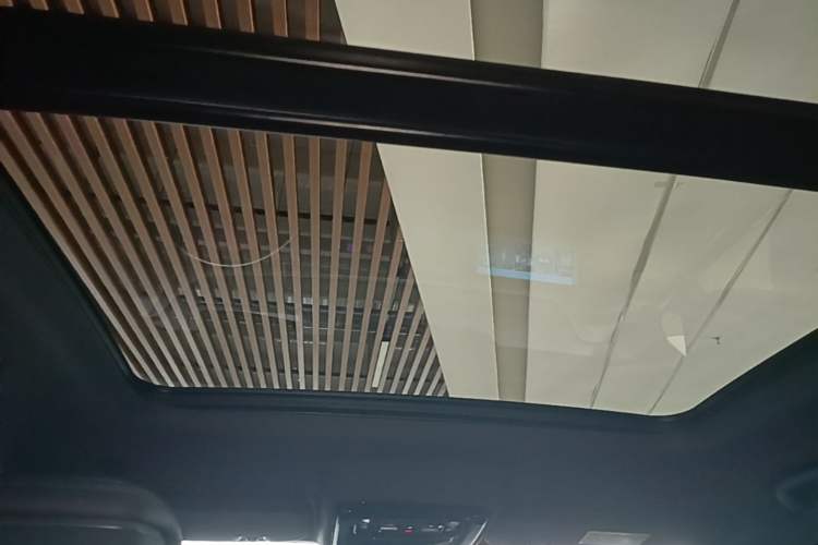 Used Formula Leopard 5 2023 Navigator Edition Headliner