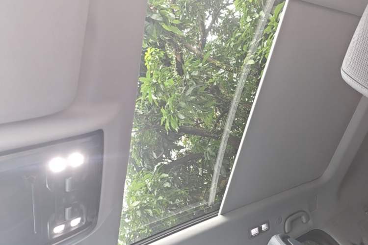 Used Formula Leopard 5 2023 Navigator Edition Headliner