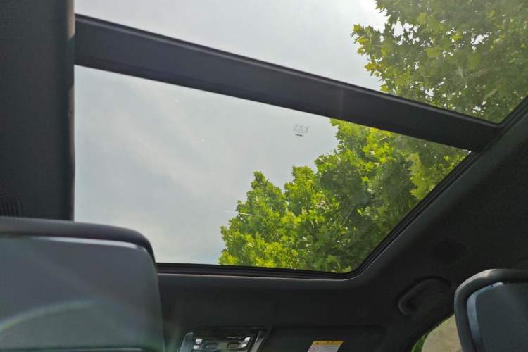 Used Formula Leopard 5 2023 Navigator Edition Headliner