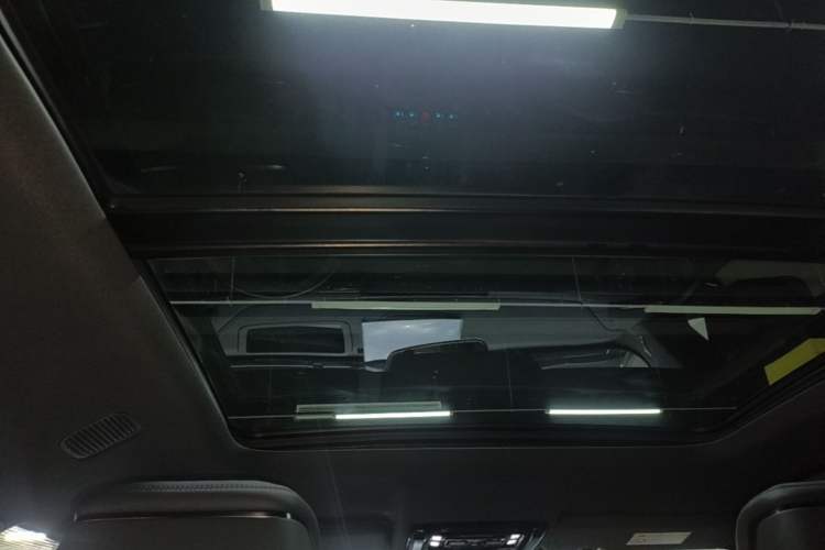 Used Formula Leopard 5 2023 Navigator Edition Headliner