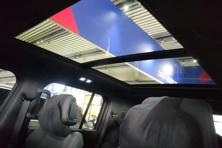 Used Formula Leopard 5 2023 Cloud Ride Flagship Edition Headliner