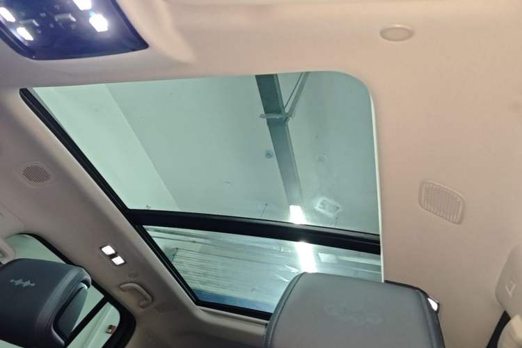 Used Formula Leopard 5 2023 Navigator Edition Headliner
