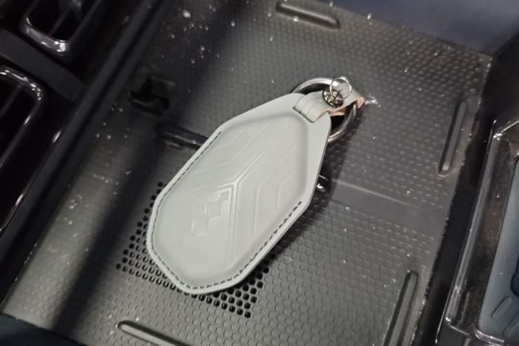 Used Formula Leopard 5 2023 Explore Edition Interior 1
