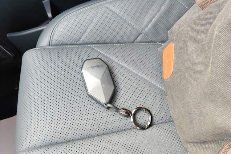 Used Formula Leopard 5 2023 Explore Edition Interior 1