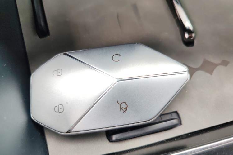 Used Formula Leopard 5 2023 Navigator Edition Interior 1