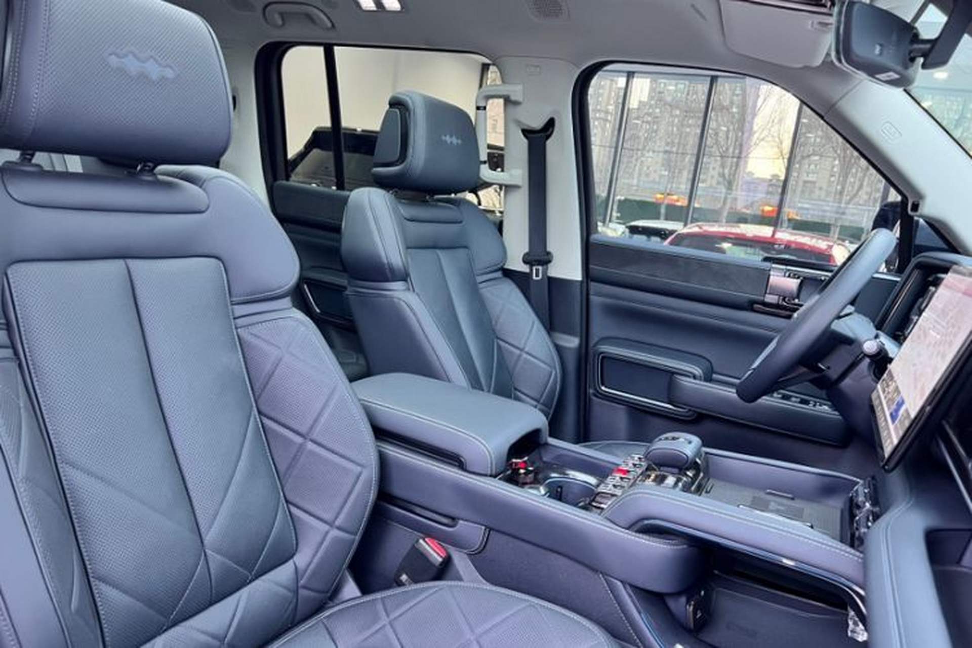 Used Formula Leopard 5 2023 Navigator Edition Interior 10