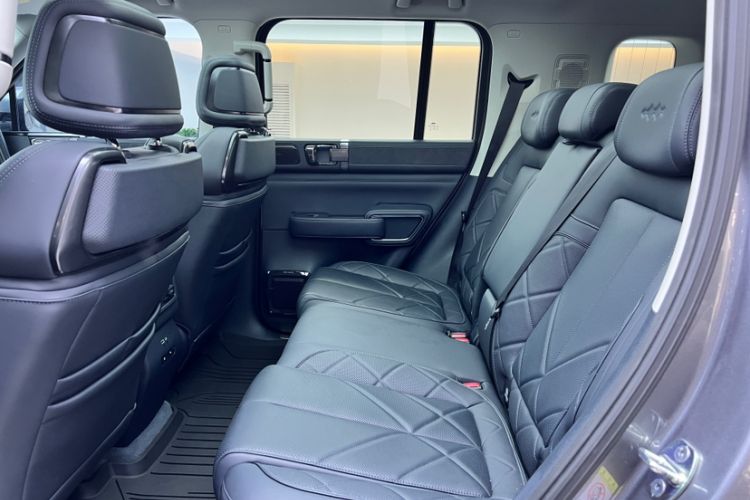 Used Formula Leopard 5 2023 Navigator Edition Interior 11