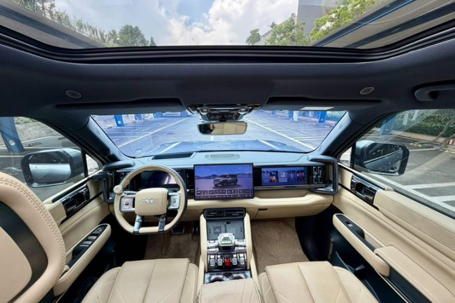 Used Formula Leopard 5 2023 Navigator Edition Interior 2