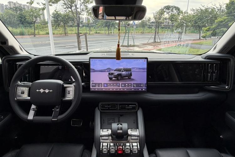 Used Formula Leopard 5 2023 Navigator Edition Interior 3
