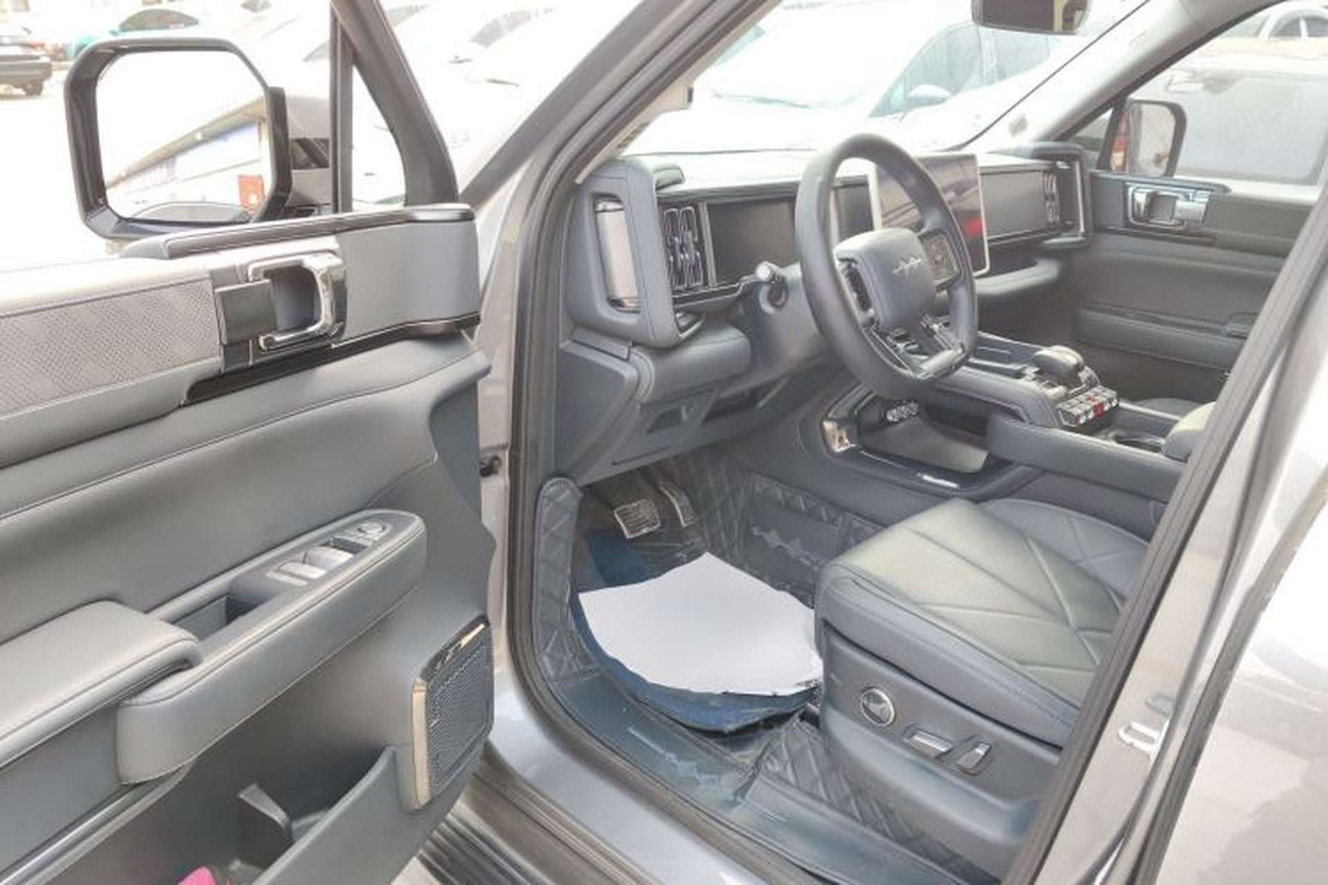 Used Formula Leopard 5 2023 Explore Edition Interior 3