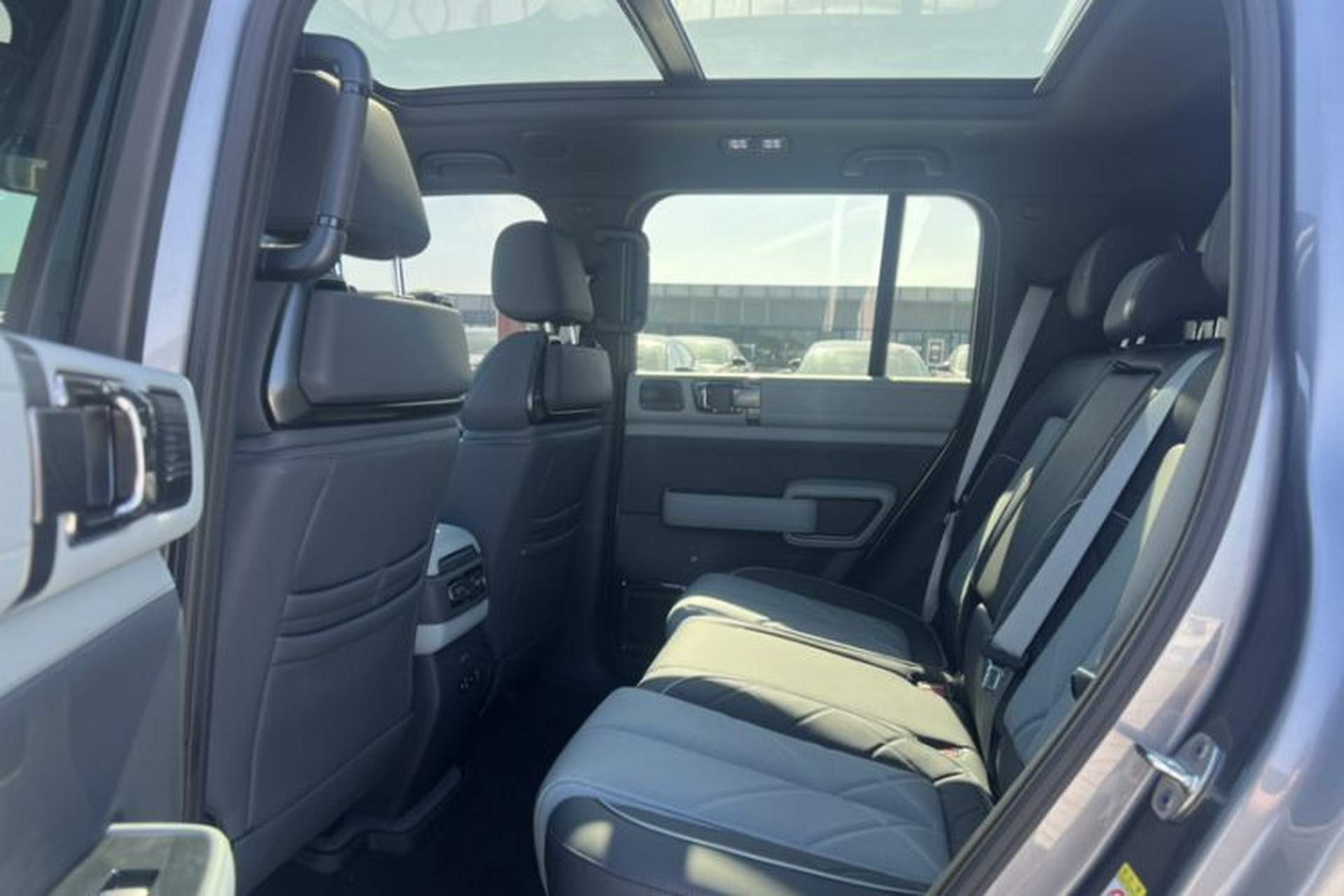 Used Formula Leopard 5 2023 Explore Edition Interior 4