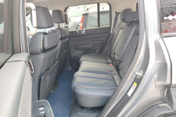 Used Formula Leopard 5 2023 Explore Edition Interior 4
