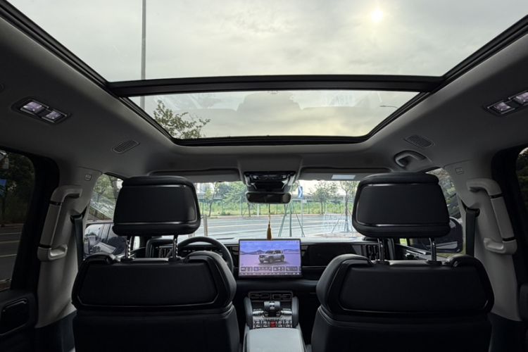 Used Formula Leopard 5 2023 Navigator Edition Interior 5