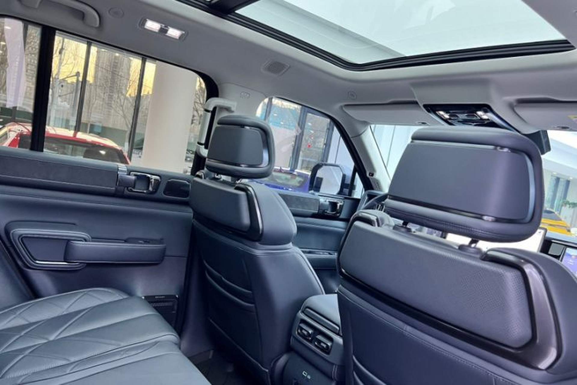 Used Formula Leopard 5 2023 Navigator Edition Interior 5