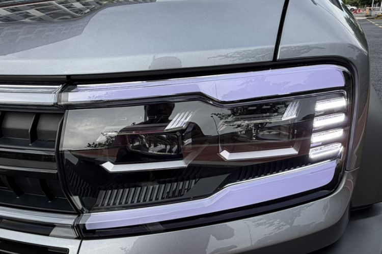 Used Formula Leopard 5 2023 Navigator Edition Left Front Headlight