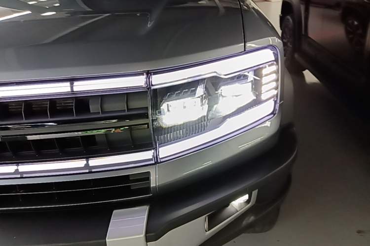 Used Formula Leopard 5 2023 Navigator Edition Left Front Headlight
