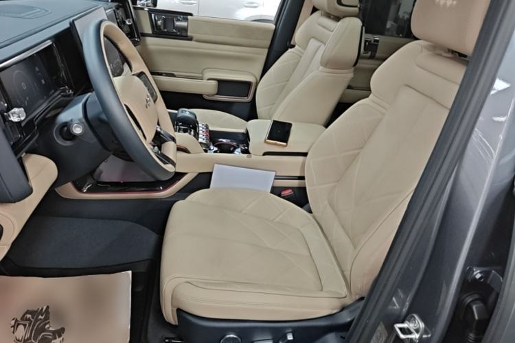 Used Formula Leopard 5 2023 Navigator Edition Left Front Seat