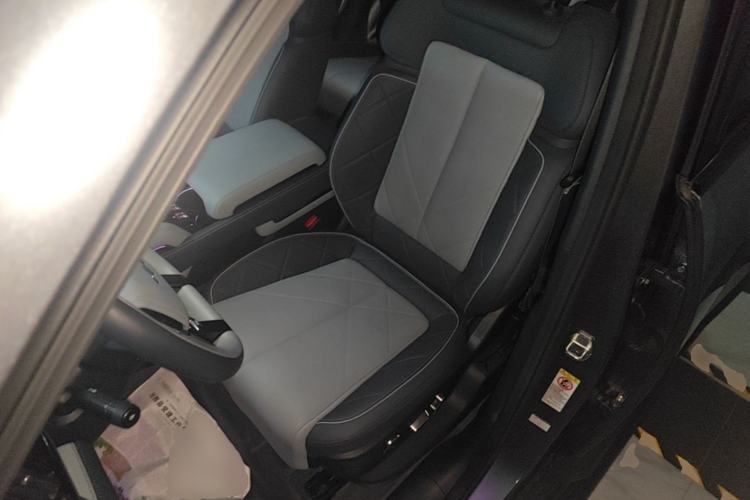 Used Formula Leopard 5 2023 Navigator Edition Left Front Seat