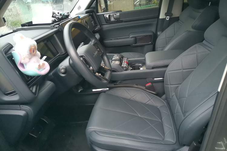 Used Formula Leopard 5 2023 Explore Edition Left Front Seat