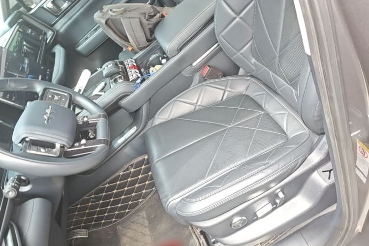 Used Formula Leopard 5 2023 Navigator Edition Left Front Seat