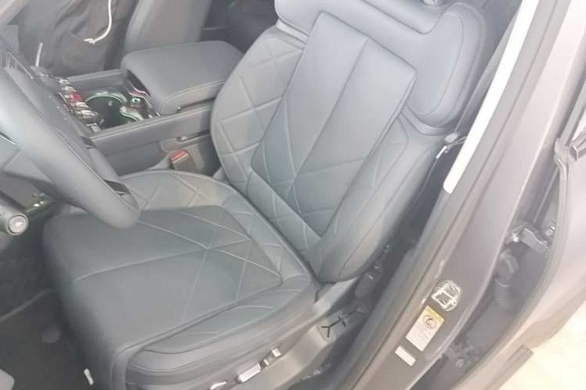 Used Formula Leopard 5 2023 Navigator Edition Left Front Seat