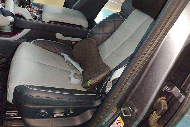 Used Formula Leopard 5 2023 Navigator Edition Left Front Seat