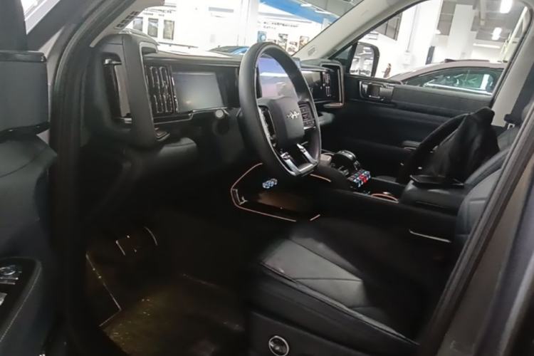 Used Formula Leopard 5 2023 Navigator Edition Left Front Seat