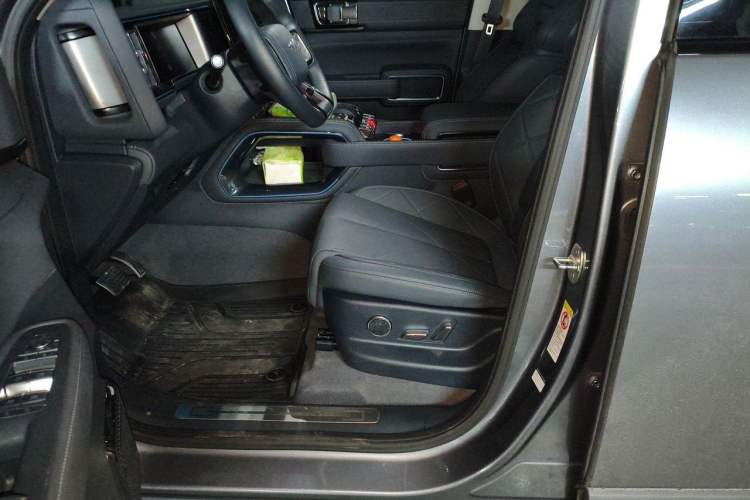 Used Formula Leopard 5 2023 Explore Edition Left Front Seat