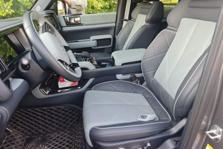 Used Formula Leopard 5 2023 Explore Edition Left Front Seat